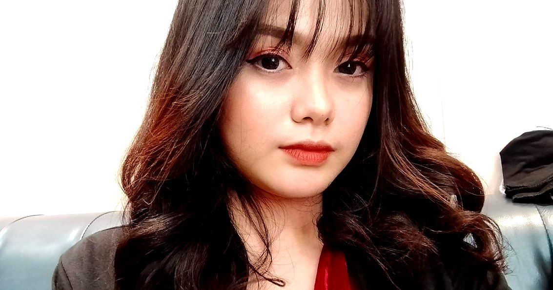 Được địt gái xinh mà xuất tinh sớm làm em phải thủ dâm